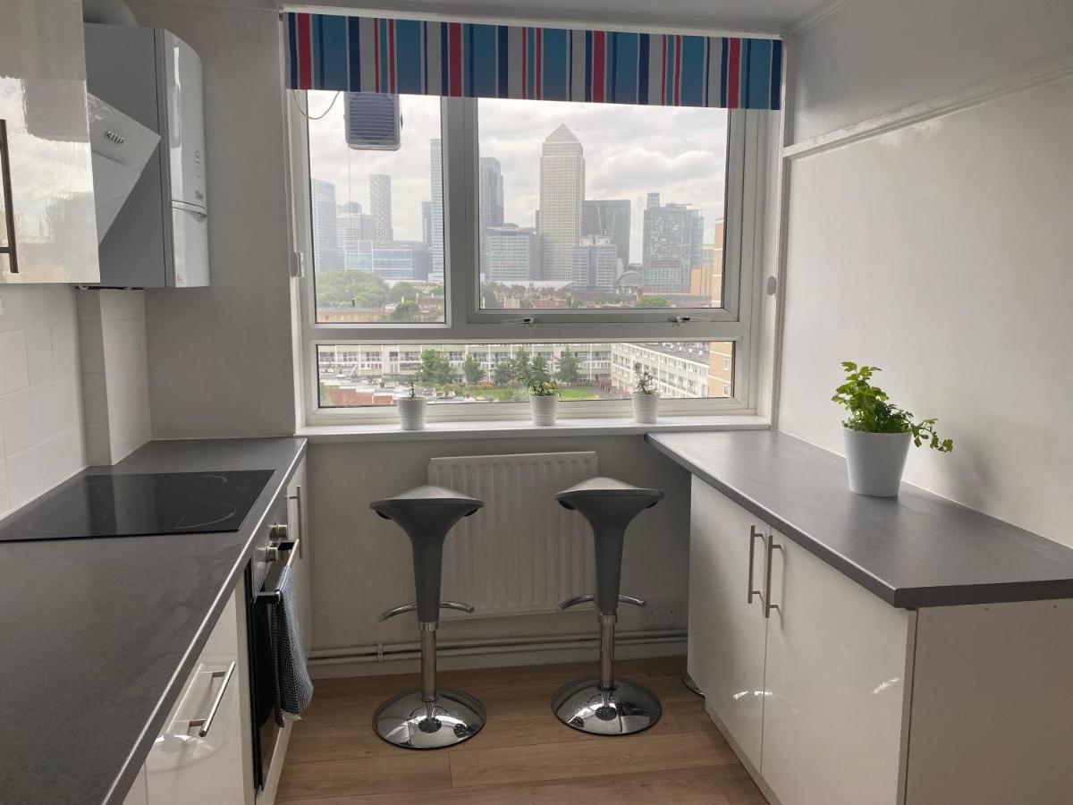 Bedroom With An Office Desk In A Shared 2 Bedroom Flat Near Canary Wharf Alloggio in famiglia *